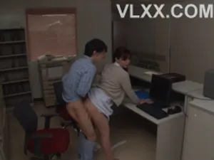 Người mẫu hoang dã hạng 18 đã đăng ký vào khách sạn cùng bạn thân của mình. Một thám tử đã ghi lại toàn bộ quá trình quyến rũ những người đàn ông khác nhau. Cô ấy đã nhìn thấy vô số cái "cặc" và đang tìm một cái "cặc" lớn để quan hệ.